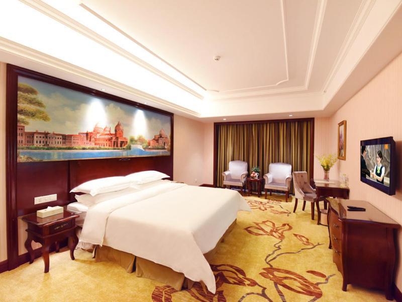 Vienna Hotel Loudi Chunyuan Pedestrian Street Экстерьер фото
